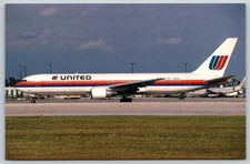 UNITED - BOEING 767-322 aviation aircraft Postcard