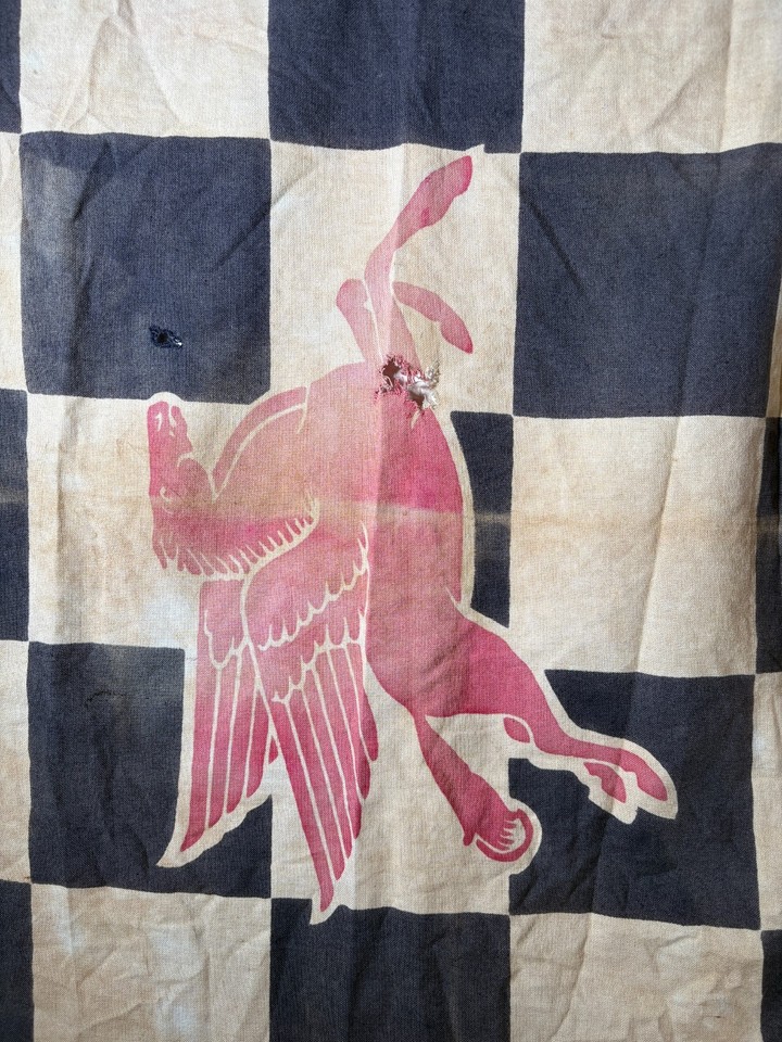 Retro Racing Checkers Vintage Mobil Pegasus Checkered Racing Flag Jolly Rogers Motorcycle ...