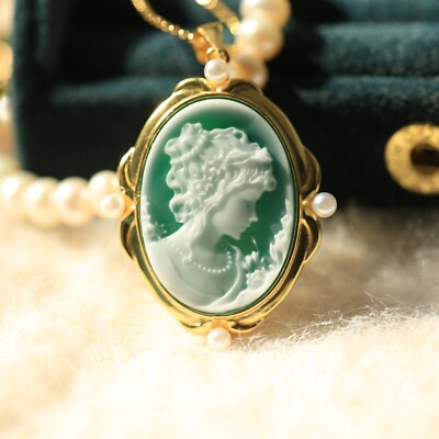 F18 Portrait Lady with Bouquet Mother of Pearl Agate Green Pendant Silver 925