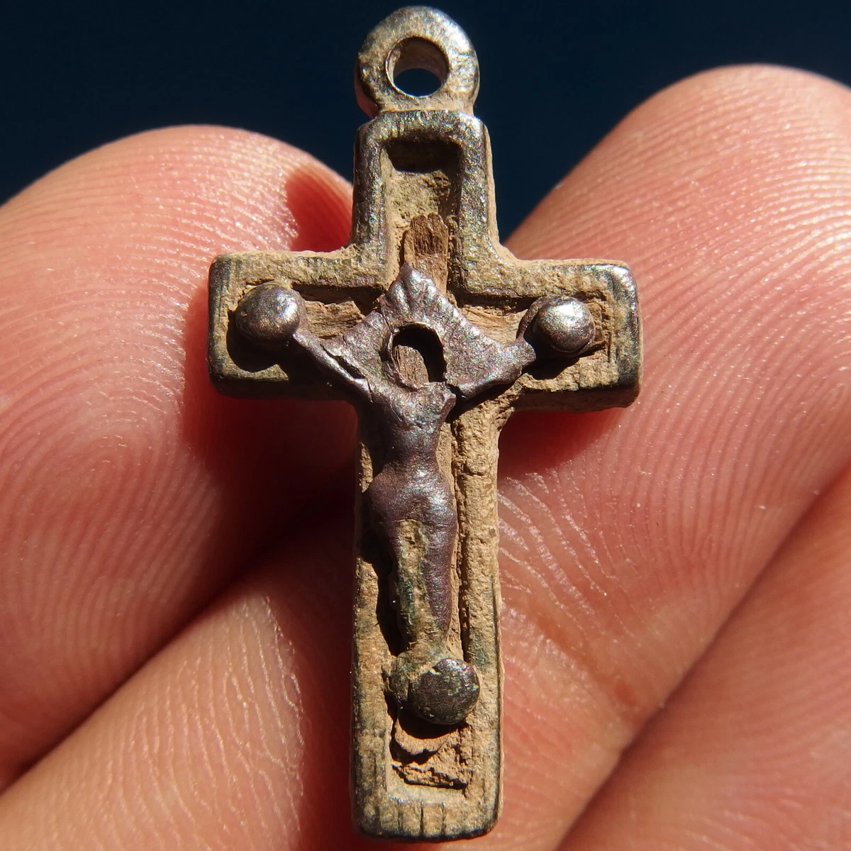 Antique crucifix pendant online