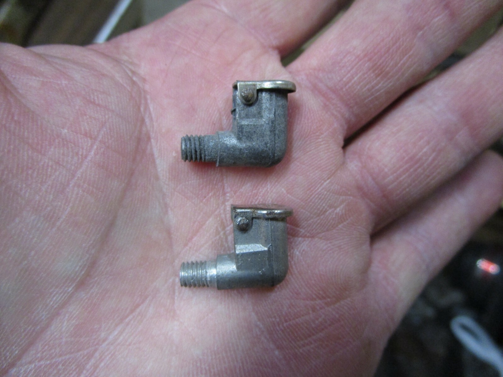 2 NOS Gits 3/16" X 32 tpi 90 Degree Flip Top Oiler Antique Machine Engine Motor