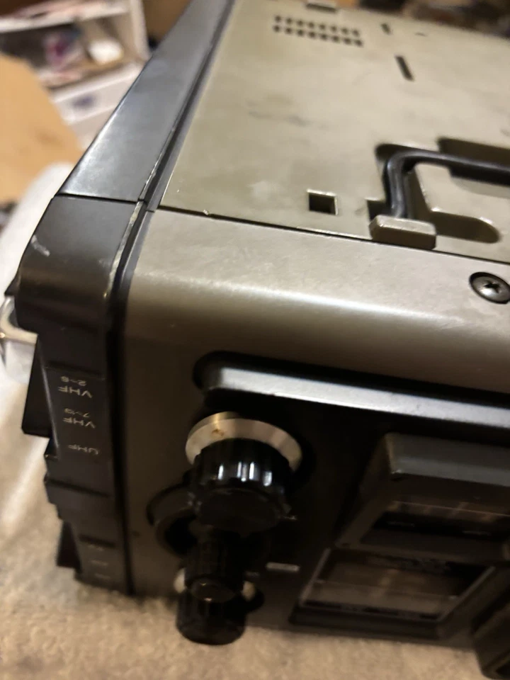 JC Penny 685-1007-10 AM/FM B&W TV Caja Manual Paquete de Batería Cargador Enchufes 1979 Foto 3 de 4