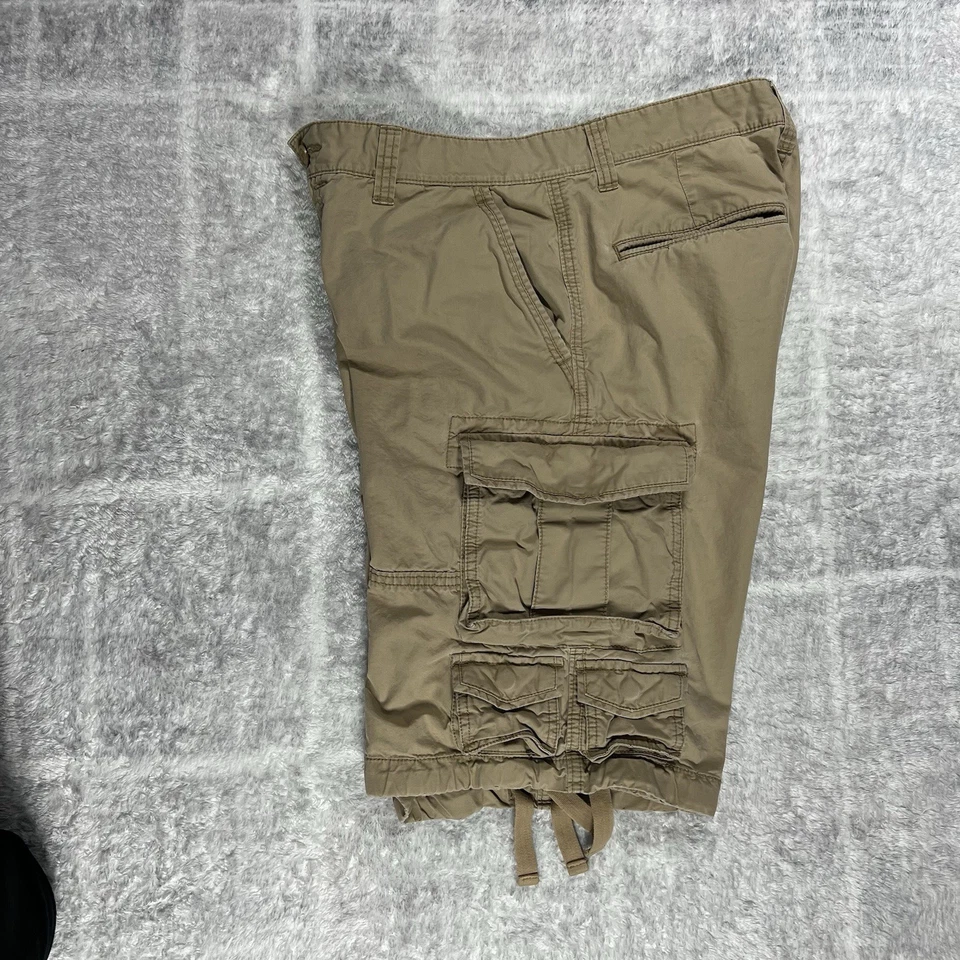 Old Navy Cargo Shorts Men's size 32  Khaki 100% Cotton Snap Button Cargo Pockets - Image 3 of 4