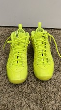 Grade School Nike lime green foamposite size 6.5 Youth. In great condition.