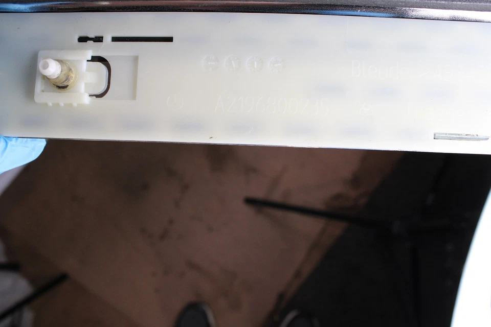 MERCEDES-BENZ CLS500 W219 2006-2008 OEM PUERTA DELANTERA DERECHA EXTERIOR UMBRAL CUBIERTA Foto 2 de 4