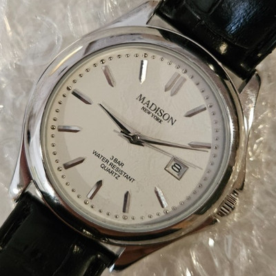 Vintage ''MADISON'' Men's Watch 40mm Date Bottom Stock Classic Mens Watch NOS