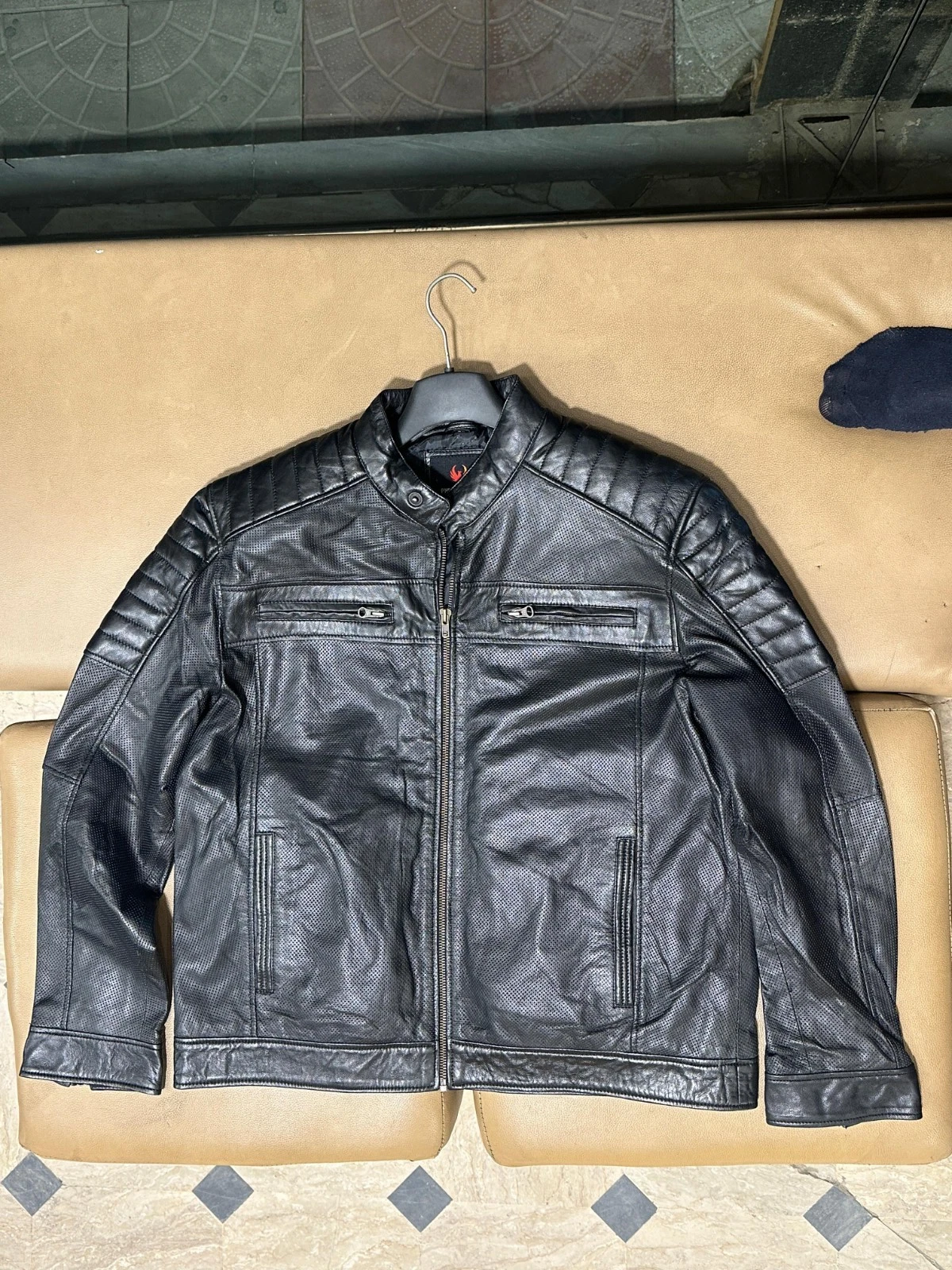 Premium Mens style Winter lambskin leather Luxurious Leather Jacket in black