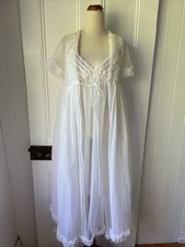 Vintage size 10 / Small White Peignoir 2-piece Set Halter Nightgown  bed jacket