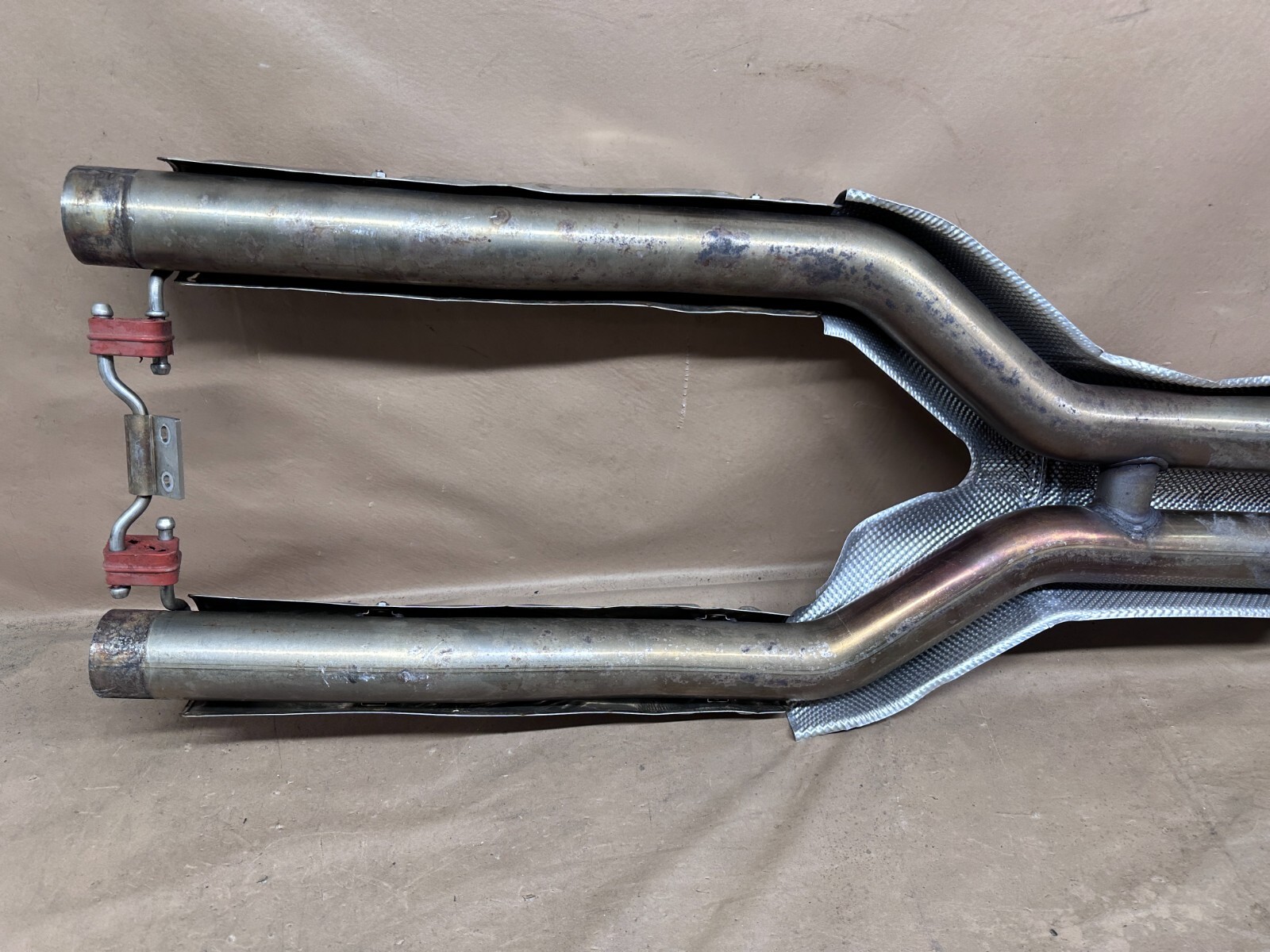 MINT! 2021 - 2024 ASTON MARTIN DBX EXHAUST MUFFLER CENTER Dual MY83-5220-AE OEM