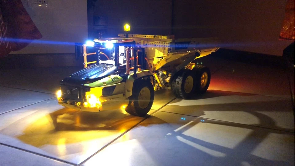 LEGO Technic 42114 6x6 Volvo Articulated Hauler, foto 1 di 4