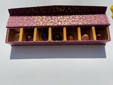 Set 7 Chakra Round Pyramid (Cono) Generatore Cristallo Box: Nuovo in Confezione Regalo