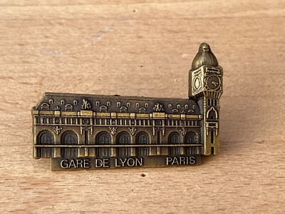 b PINS PIN TRAIN RAILWAYS WAGON GARE DE LYON A PARIS