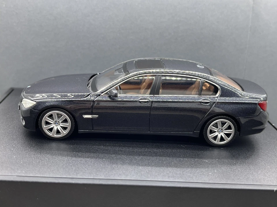 🇺🇦 1:43 Minichamps BMW 750Li F02 2008 - 2012 1/43 7er largo Foto 2 de 4