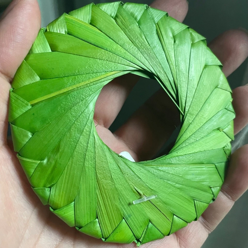 Crate & Barrel green Napkin Rings Tropic Palm Natural lot 8 Handmade raffia NEW - Image 4 of 4