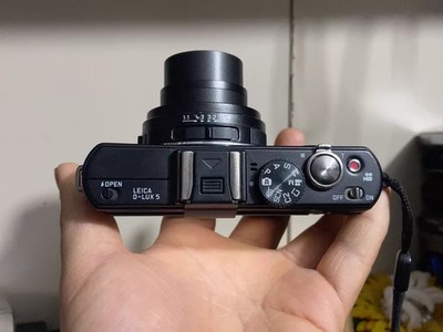 Leica D-LUX 5 Digital Camera 10.1MP 3.8x Optical Zoom with Built