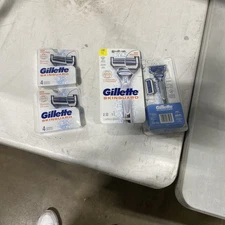 Gillette Skin Guard, Two Razors And Refills