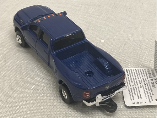 1/64 Ertl 2020 Dodge Ram Dually Heavy Duty 2500 Blue Truck w/ Trailer - Picture 7 of 11