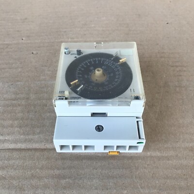 OMRON H2FｰD OMRON H2F-D TIME SWITCH H2FD | eBay