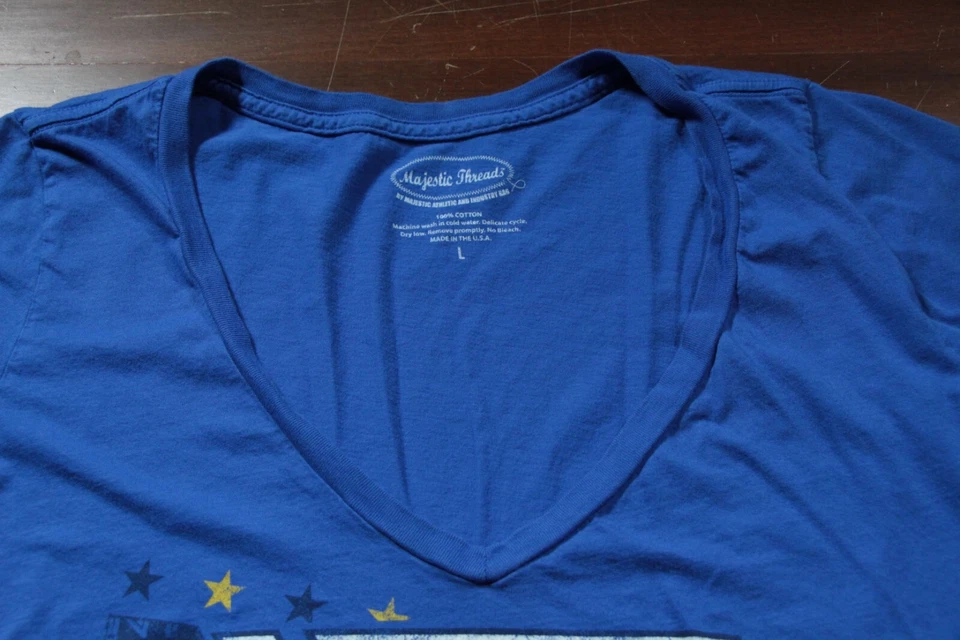 St. Louis Blues Women's L T-Shirt V-Neck NHL Hockey Shirt - Image 3 of 4