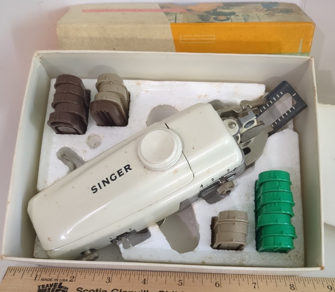 ☆彡 Vintage Singer Professional Buttonholer zig zag machine part