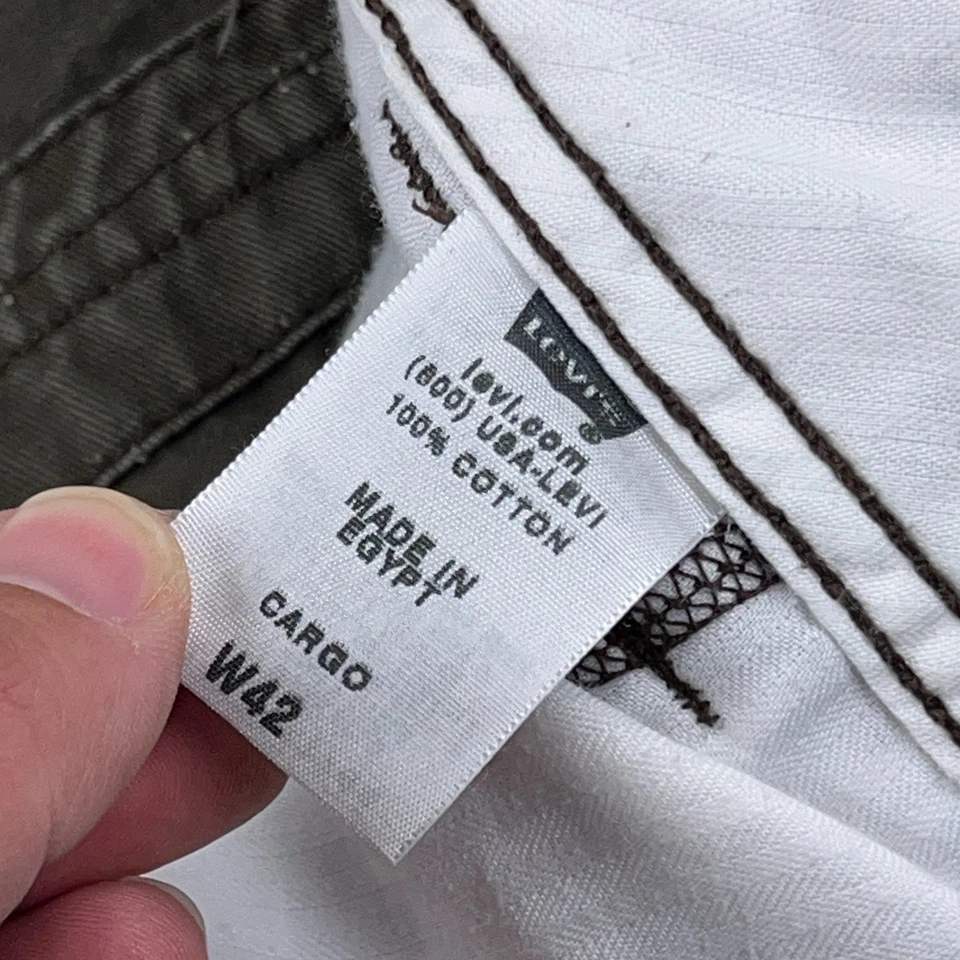 Vintage Levis Cargo Shorts Men 42 Green Flap Pocket Metal Buttons Y2K Skate - Image 3 of 4