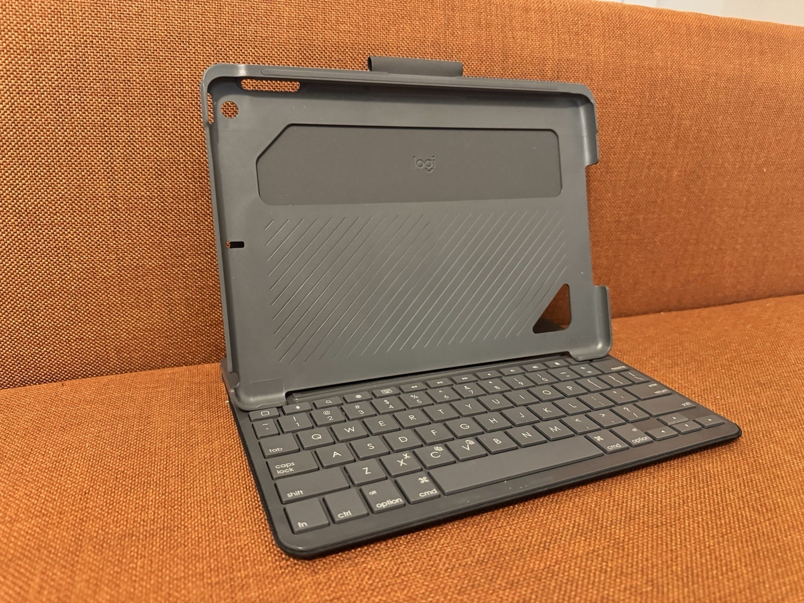 Logitech Y-R0051 Slim Folio Case For iPad W/ Bluetooth Keyboard