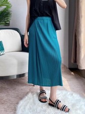 Pleats Please Issey Style Pleated Skirt , Plain Color Skirt with Side Fold Desig