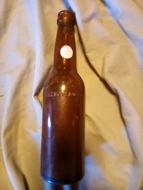 Vintage brown glass beer bottle Gutsch Sheboygan 12 fl oz breweriana