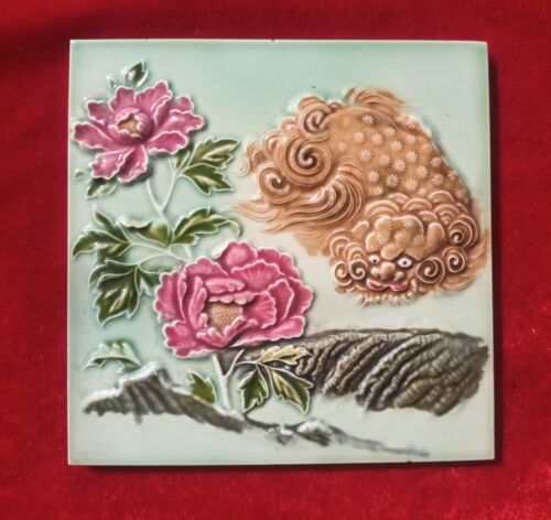 1 Pc Old Embossed Tiles Of Lion Dog With Flower Majolica Ceramic Tile Japan 0451 - Picture 1 of 7
