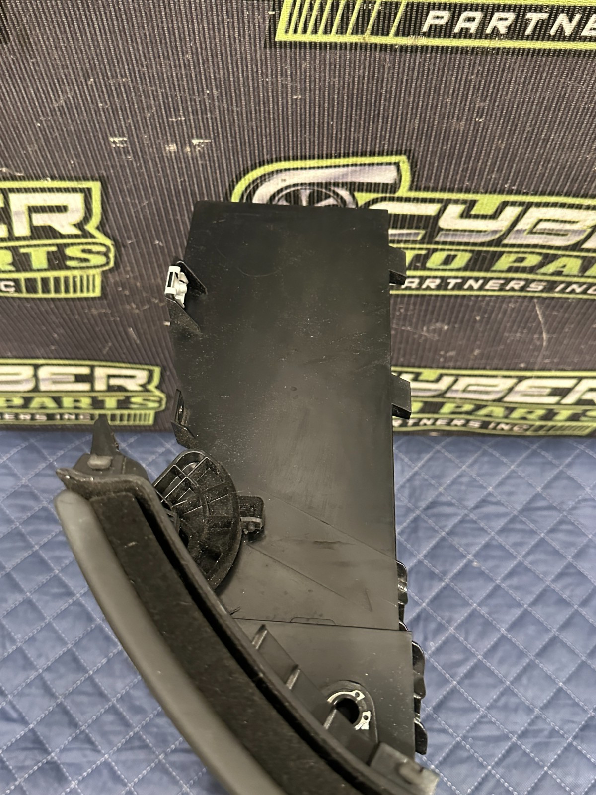 2014 AUDI R8 GLOVE BOX DASH COMPARTMENT 423 857 096 OEM 423 857 104