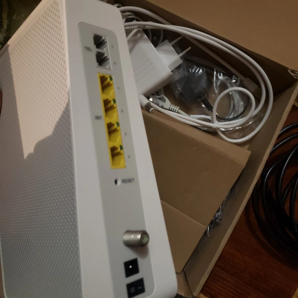 Unitymedia Connect Box cbn CH7465LG-LC WLAN Router Modem weiß + Netzteil in OVP - Bild 4 von 4