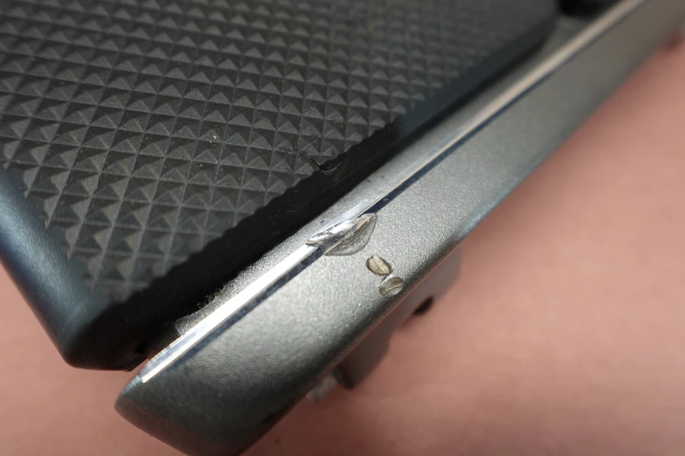 Harley Davidson Road King 1999-2006 FLHRI reposapiés delantero izquierdo estribo Foto 3 de 4