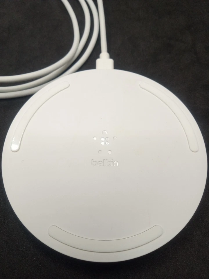 Belkin Boost Charge 10W Wireless Charging Pad WIA001 White with Cord USB-C - Image 2 of 4