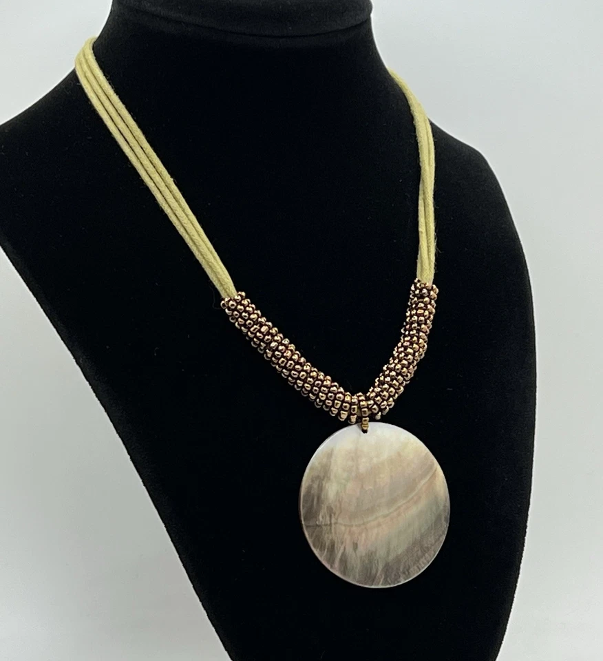 Collar Gargantilla Abulón Madreperla Lia Sophia “Luna Cosecha” Ajustable "16 a 18""" Foto 2 de 4