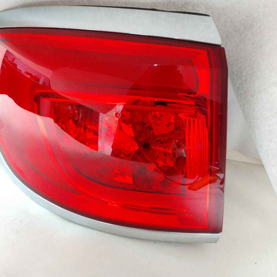 Luz trasera Buick Enclave 2013-2017 lado izquierdo fabricante de equipos originales Foto 4 de 4