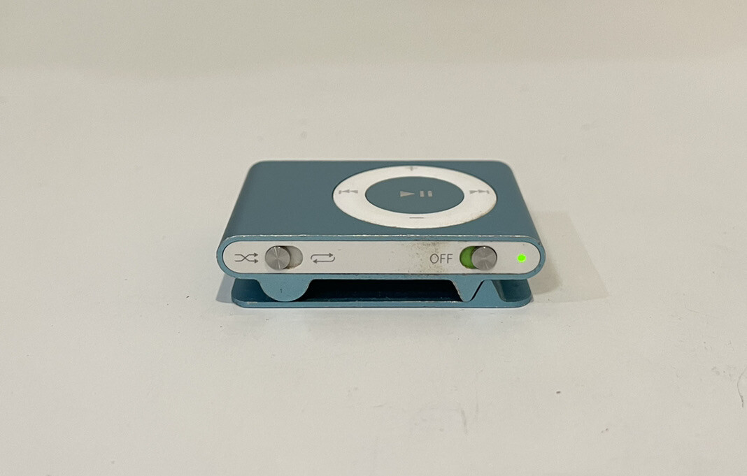 Apple iPod shuffle 2nd Generation - 1GB - Light Blue w/ Box
