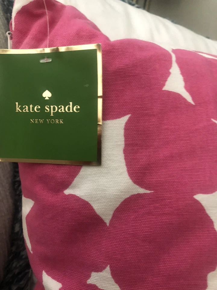 全新带标签 Kate Spade 枕头随机圆点粉色白色装饰方形 18 英寸带羽绒填充 — 第 3/4 张图片