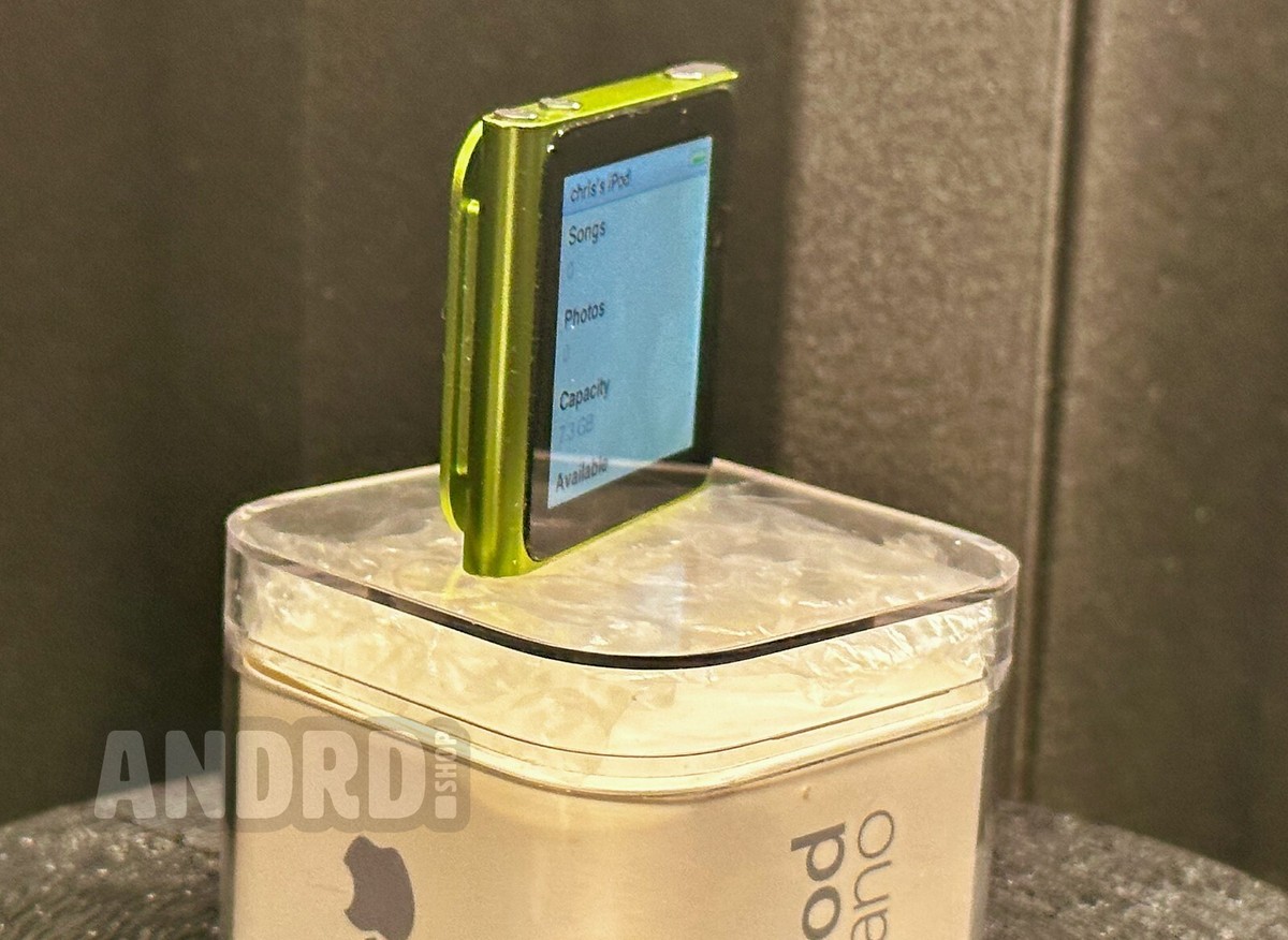 Apple iPod nano 6th Generation Green (8 GB) - Engraved