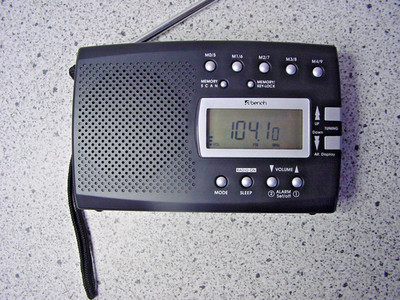 BENCH RADIO - KH2025 Digital World Receiver PLL FM /MW/LW/SW - Weltempfänger
