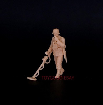 1/87 1/72 WWII German Mine Sweeper Soldier Smoking Casual Diorama Figure