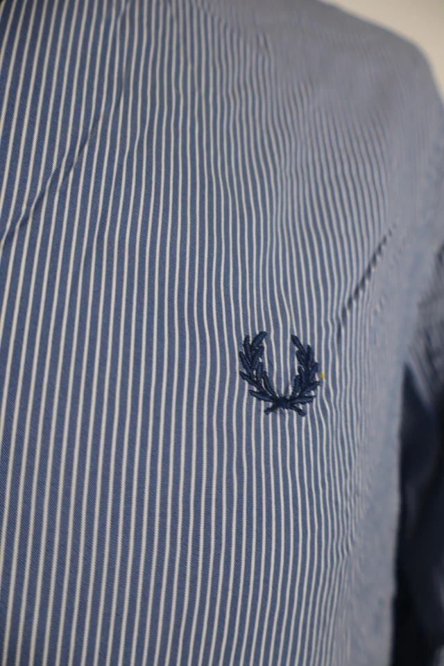 Fred Perry 男式休闲复古衬衫棉标志条纹 S 码 — 第 4/4 张图片