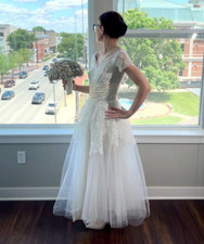 Vintage 1960s White Tulle Lace Short Sleeve Wedding Dress Bridal Cummerbund - S