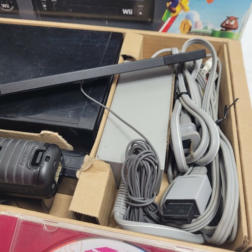 Nintendo Wii RVL-101 BLK Spielekonsole System/ 3 Controller/ DK & Denkspiele - Bild 5 von 7