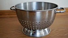 Crate & Barrel Stainless Steel Colander Strainer  Large 5 Quart
