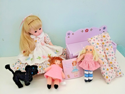 Madame Alexander doll Toy Box Wendy doll & toy box