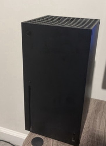 Microsoft Xbox Series x Home Console Black 1TB. STUCK ON E100 SCREEN READ DESC