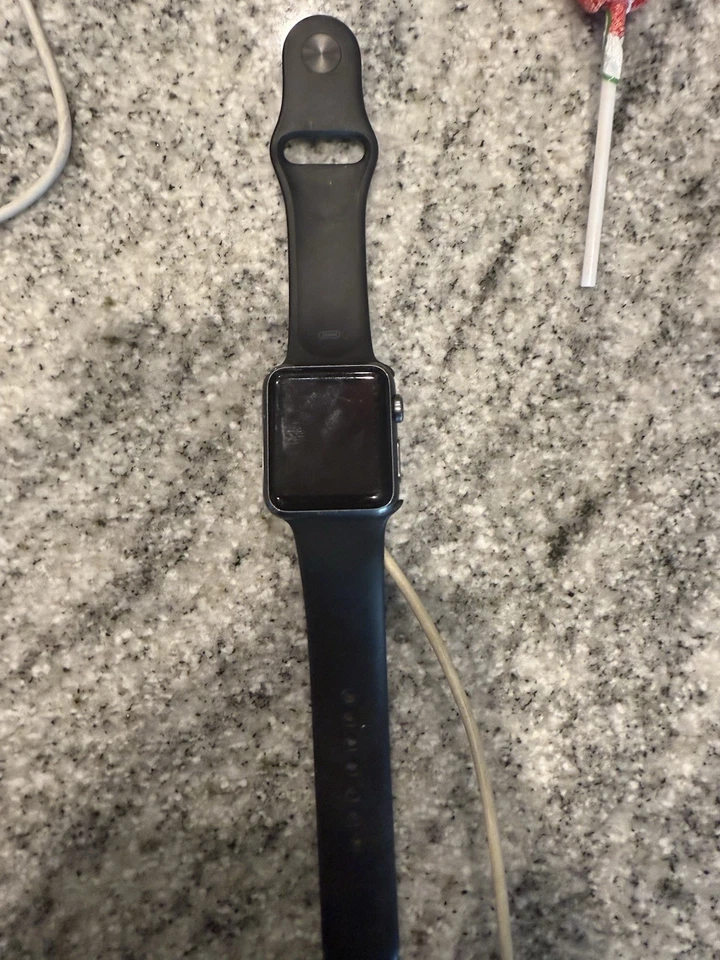 Apple Watch Series 1 - 38 mm Gris espacial Estuche de aluminio (para piezas o reparación) Foto 2 de 3