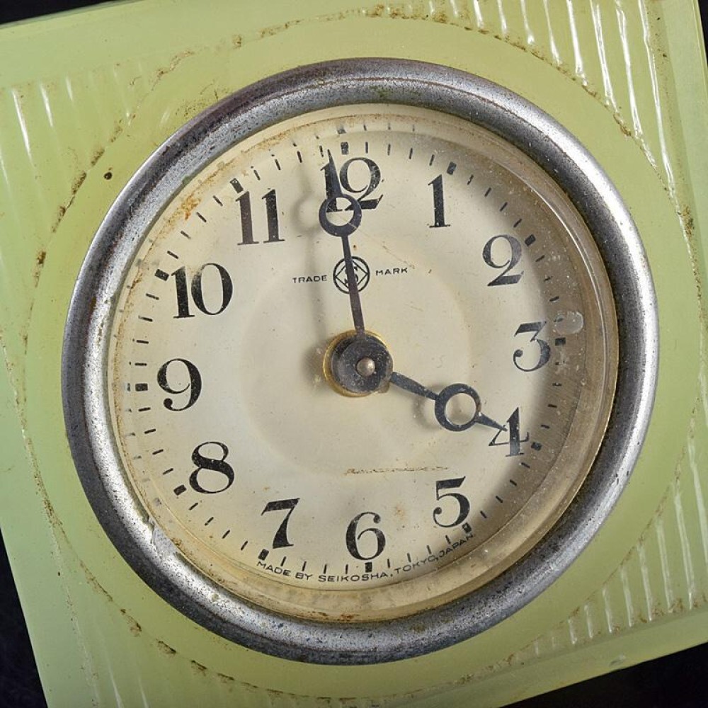 Seikosha Uranium Glass Hand-wound Table Clock V R7735 Used