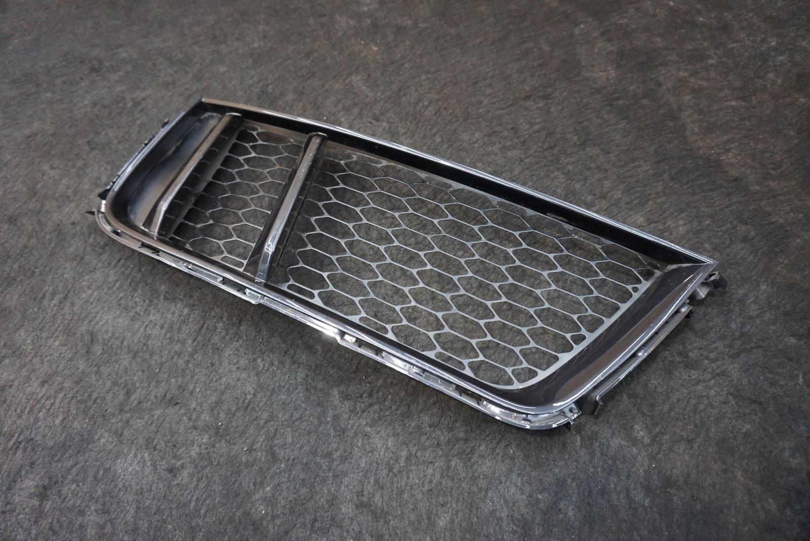 Rear Bumper Left Side Grille Panel W/ Cover OEM 4S0807675A Audi R8 GT4 4S 16-18