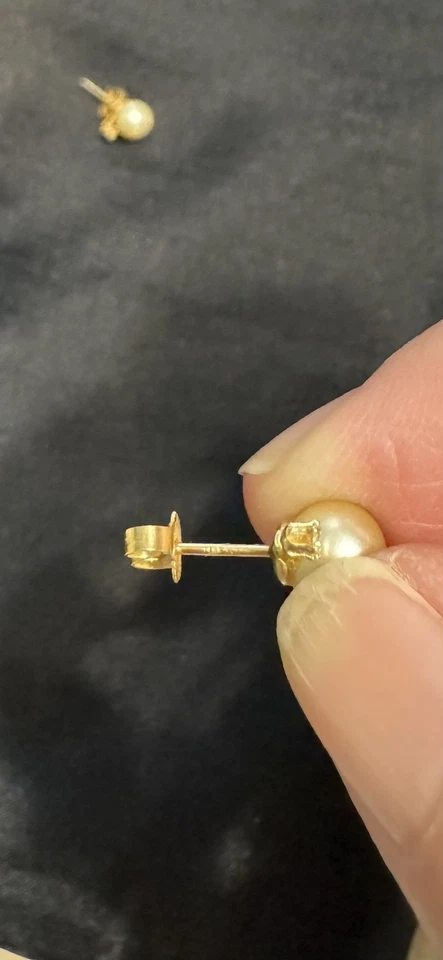 Pendientes de perlas cultivadas de agua salada color champán diamante oro amarillo de 14 quilates Foto 3 de 4